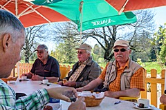 Morgenkaffee in Le Boéchet: Michel, Werner, Fredi